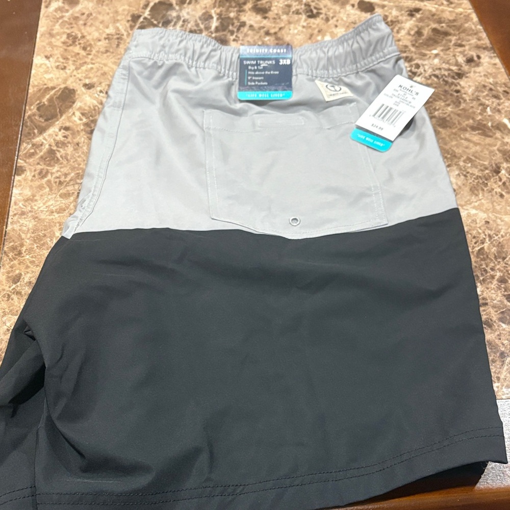 Kohl's Men's Two-Tone Gray and Black Hybrid Shorts